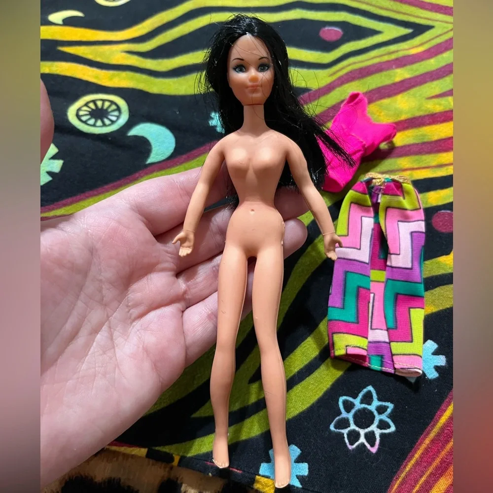Vintage 1970’s Mattel Rock Flowers RARE Iris Black Hair 6 1/2” Fashion Doll